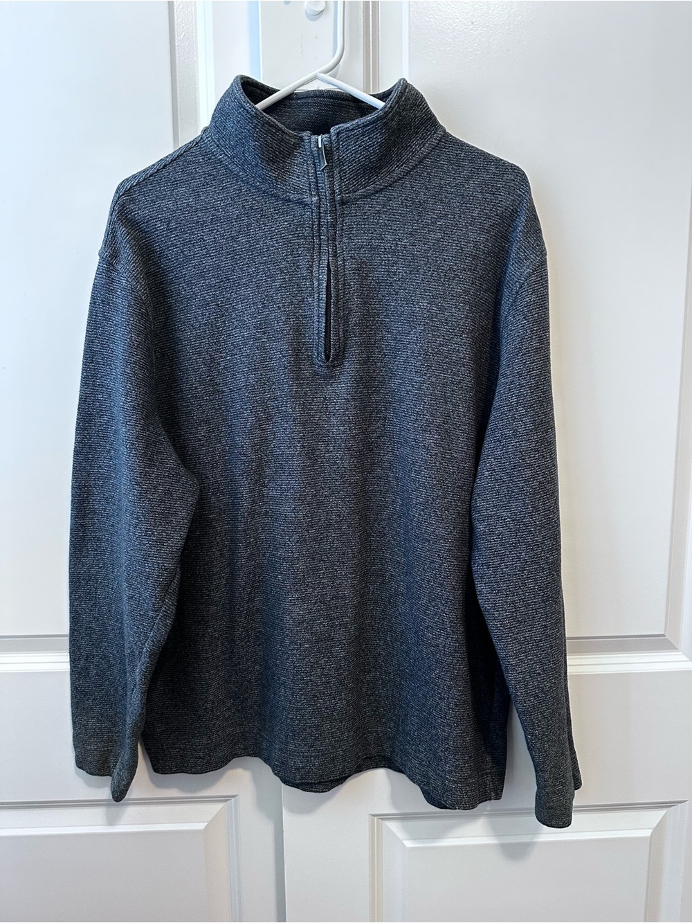 Van Heusen Men's Sz. XL Charcoal Quarter-Zip Sweater